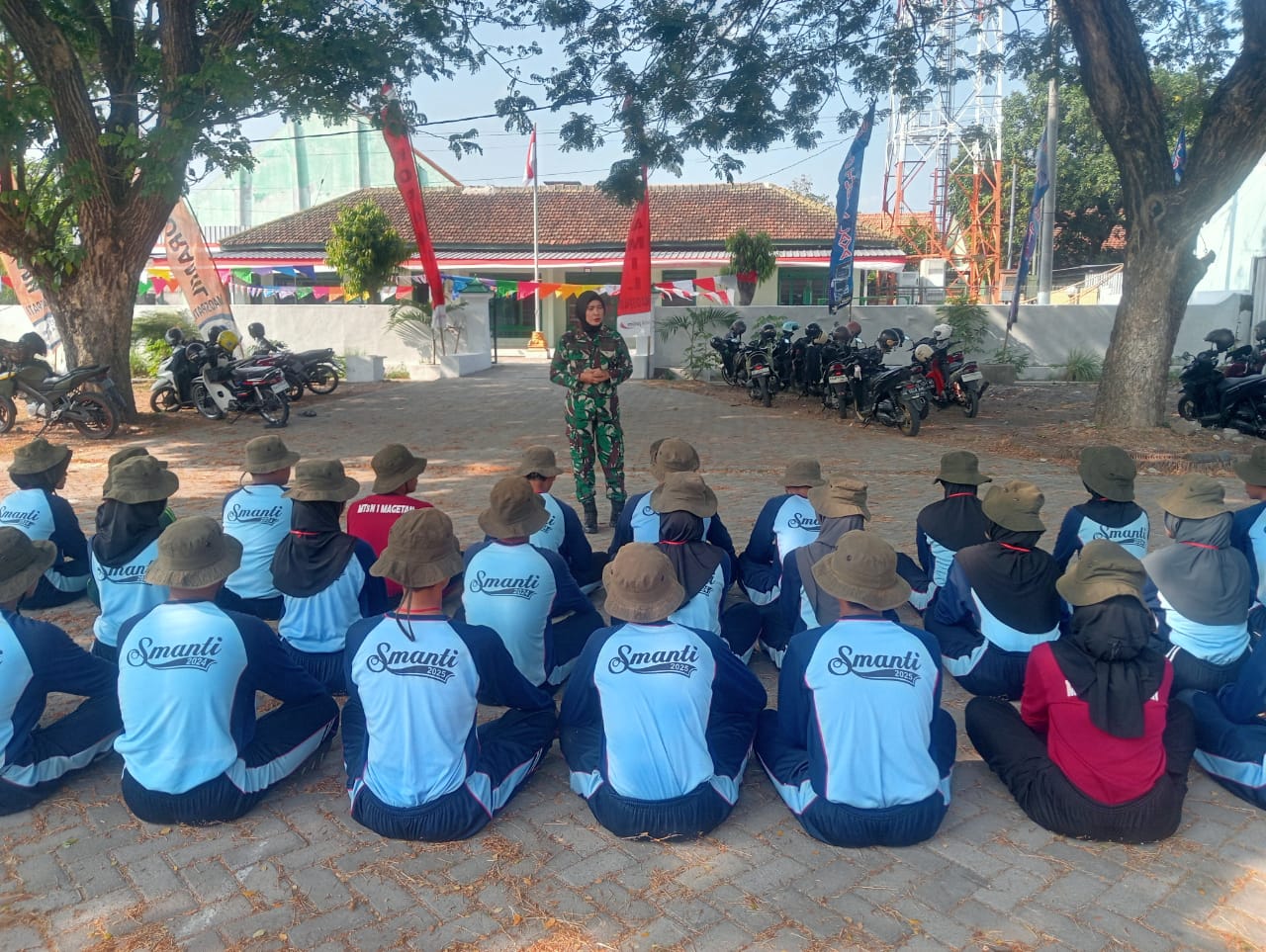 Danramil 0804/06 Maospati Tinjau dan Beri Motivasi Kepada Paskibraka Kecamatan Maospati Jelang HUT RI ke-80