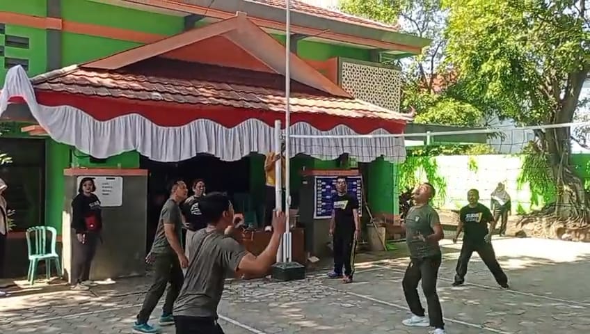 Meriahkan HUT ke-80 Kemerdekaan RI, Koramil 0804/01 Magetan Ikut Lomba Voli Di Kecamatan Magetan