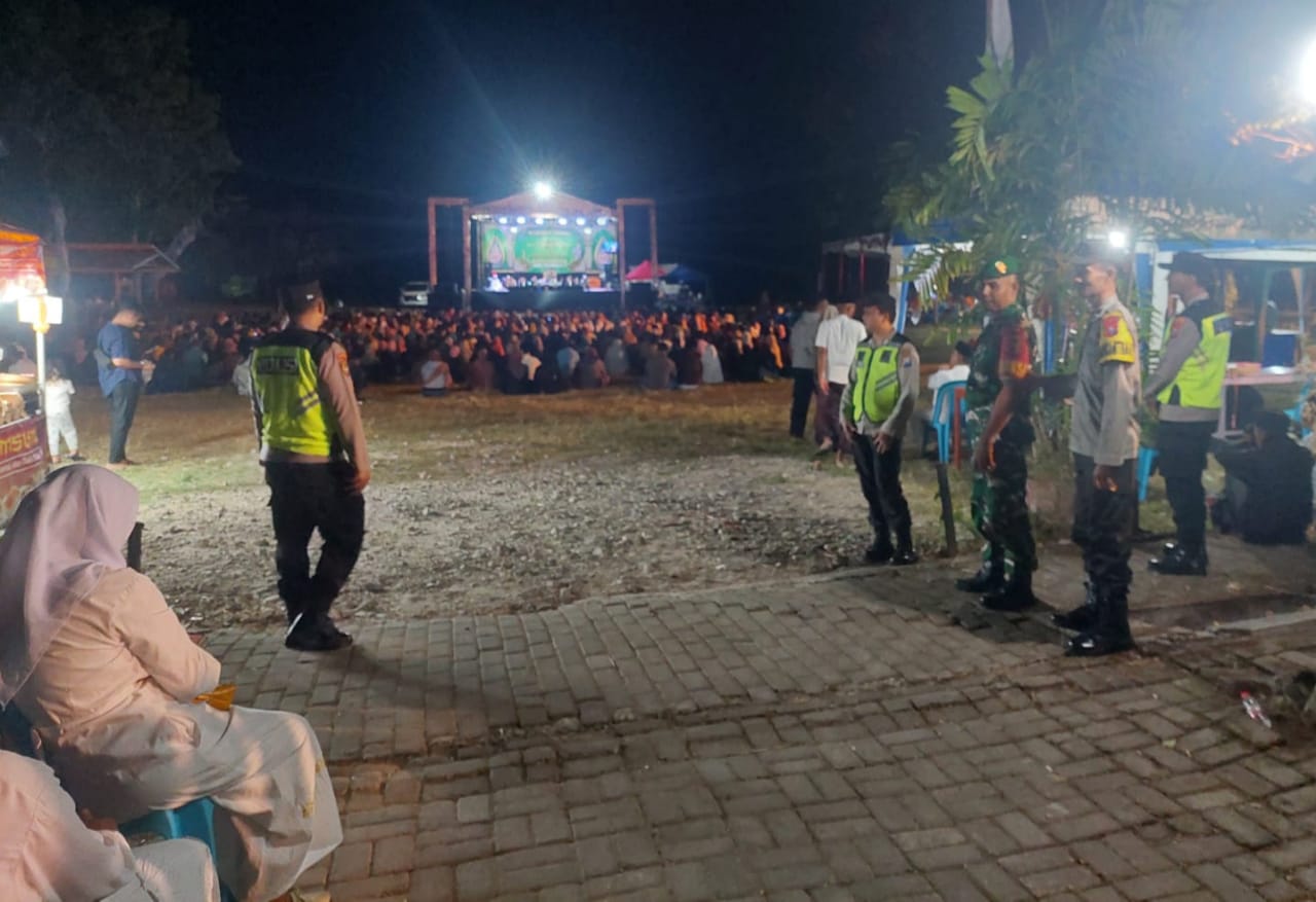 Sinergitas TNI-POLRI Diwujudkann Babinsa Koramil 0804/01 Magetan Dalam Pengamanan Pengajian Umum "Maulid Nabi Muhammad SAW"