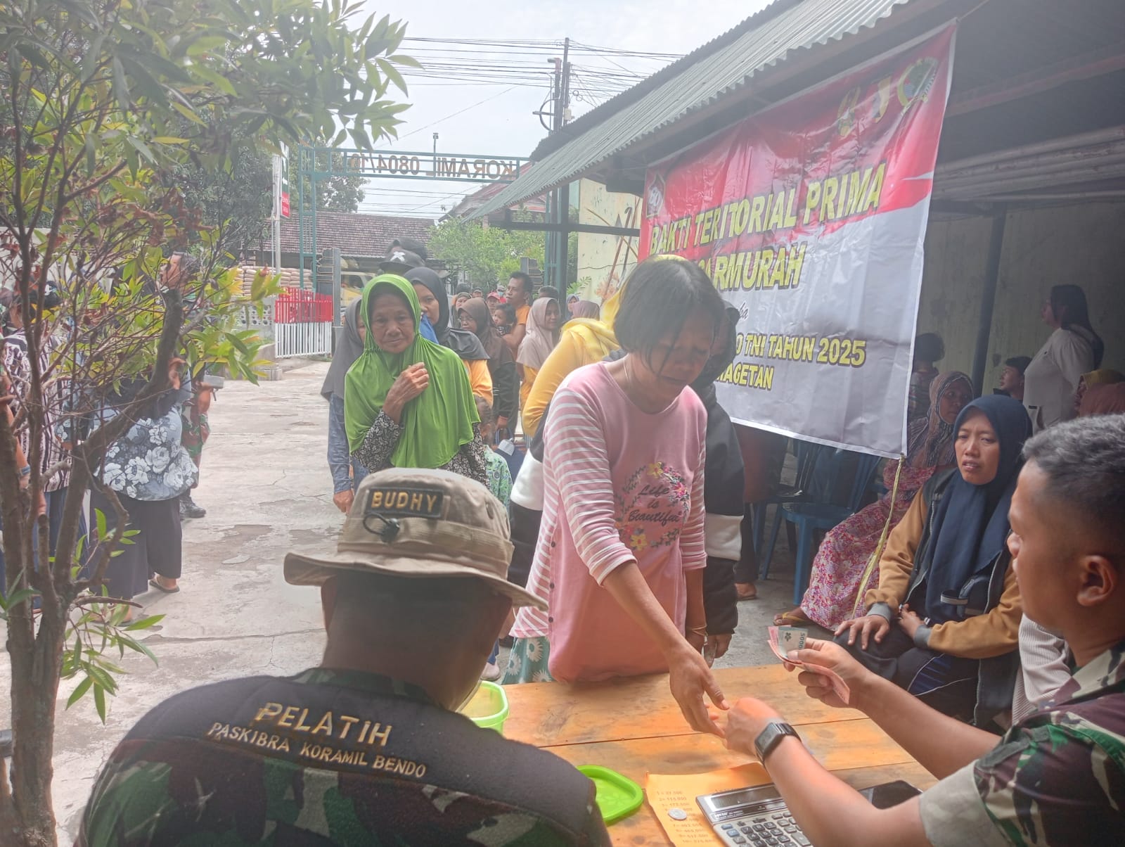 Koramil 0804/10 Kawedanan Bekerjasama Bulog, Gelar Kegiatan Bakti Teritorial Prima Pasar Murah Beras Berkualitas