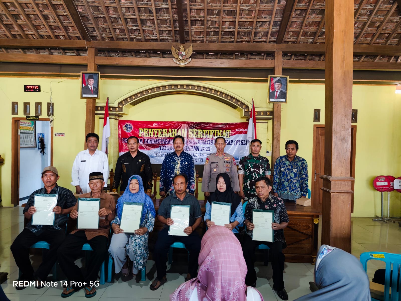 Danramil 0804/12 Lembeyan Hadiri Pembagian Sertifikat PTSL di Desa Tapen