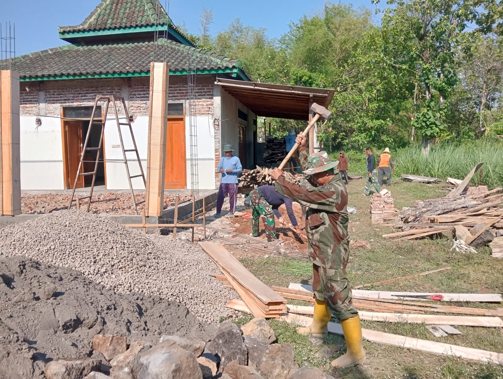 Masjid Baitul Jami Desa Kembangan Menjadi Sasaran Program TMMD ke-126