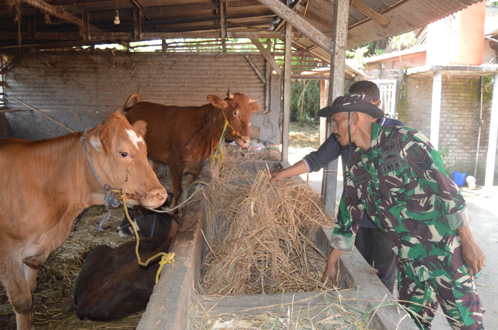 Satgas TMMD ke-126 Laksanakan Anjangsana, Bangun Kebersamaan dengan Warga di Desa Kembangan