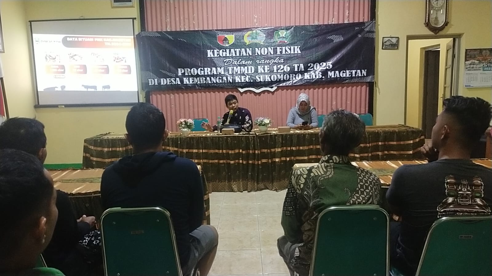 Satgas TMMD ke-126 Bersama Disnakan Magetan Sosialisasikan Pencegahan PMK di Desa Kembangan