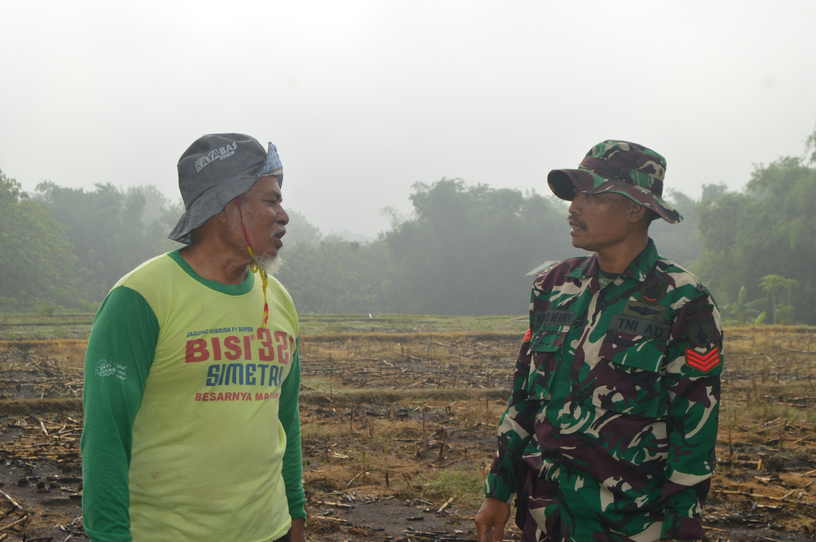 Satgas TMMD ke-126 Beri Semangat Petani Desa Kembangan