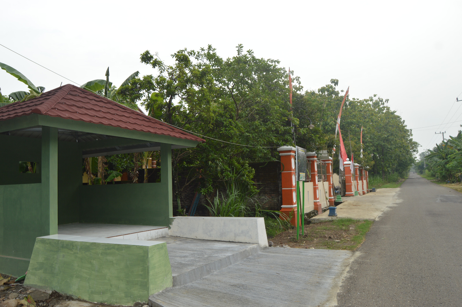 Poskamling di Lokasi TMMD ke-126 Desa Kembangan Sudah Berdiri Kokoh