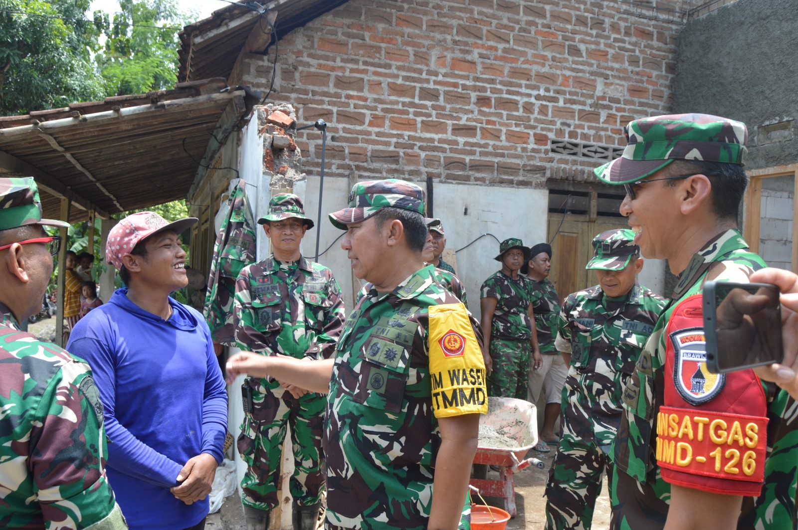 Iswahyudi Tersenyum Bahagia Rumahnya Dikunjungi Tim Wasev TMMD