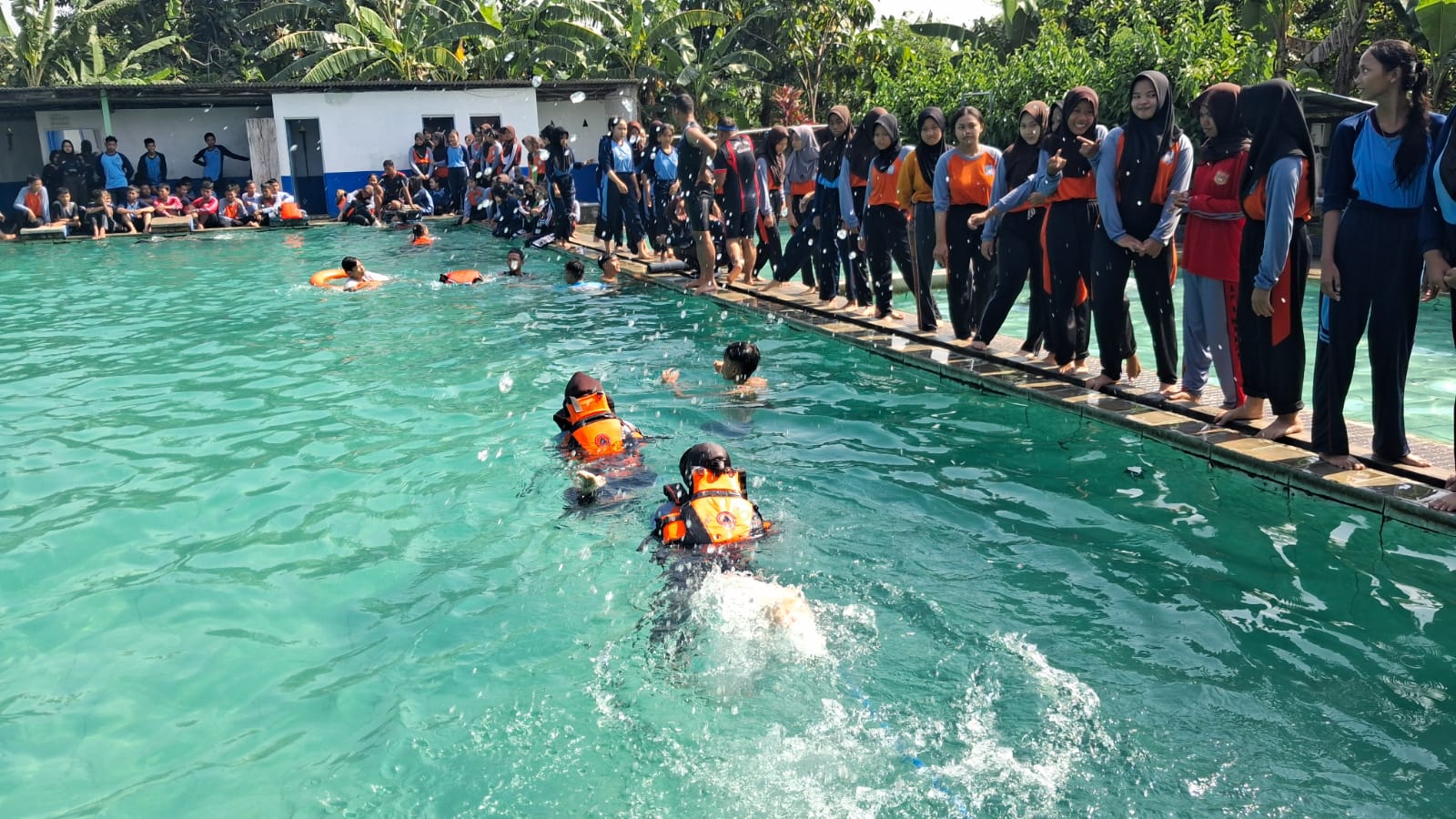 Asah Ketangkasan di Air, Saka Wira Kartika Latih Anggotanya dalam Materi Renang Dasar