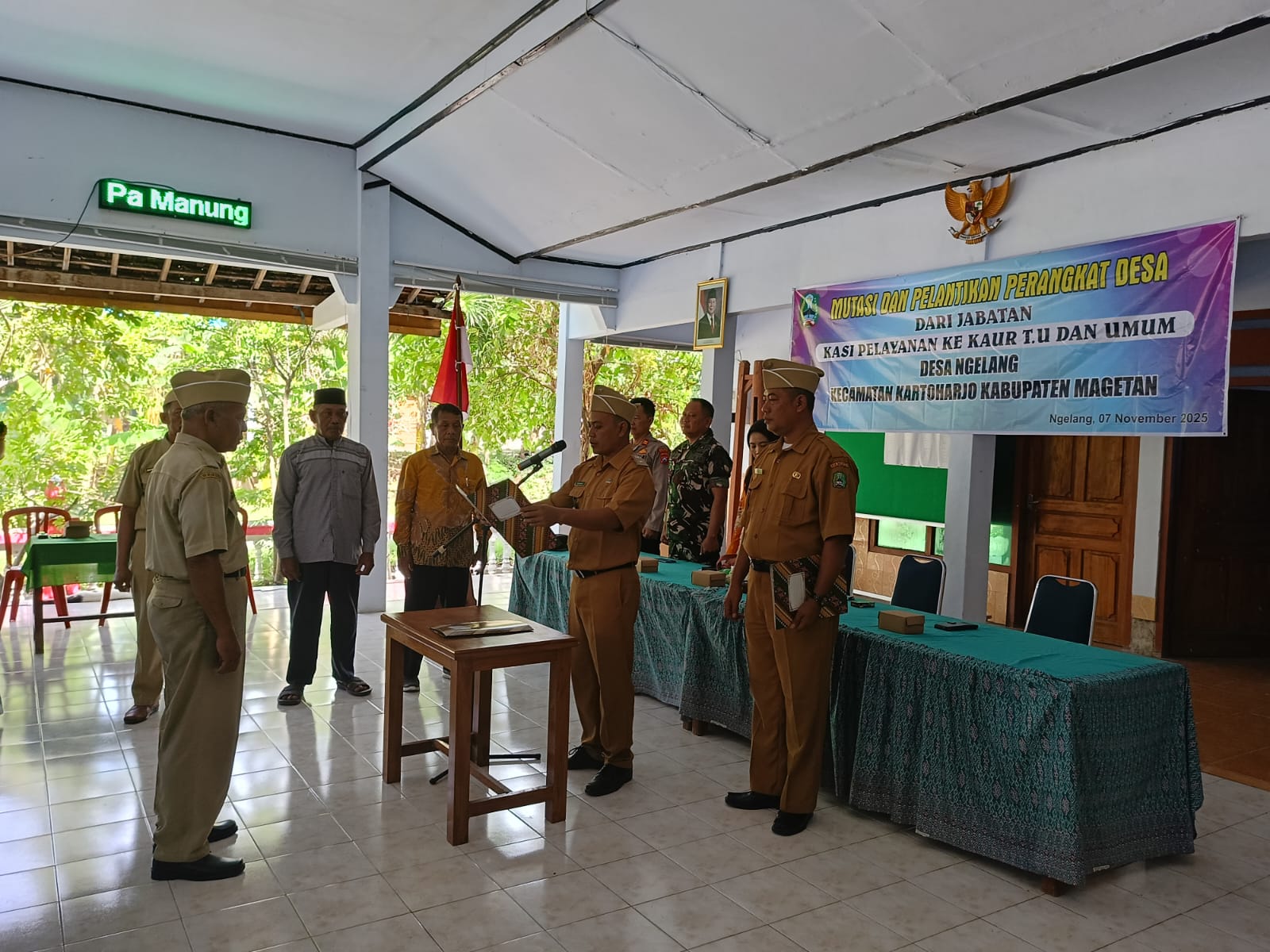 Danpos Kartoharjo Koramil 0804/08 Barat Turut Serta Menghadiri Mutasi,Pelantikan Perangkat Desa