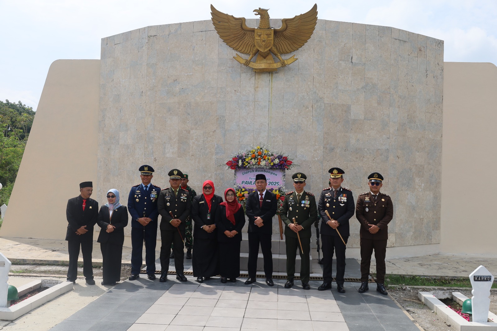 Kenang Jasa Para Pahlawan, Dandim 0804/Magetan Ziarah di TMP Yudhonegoro