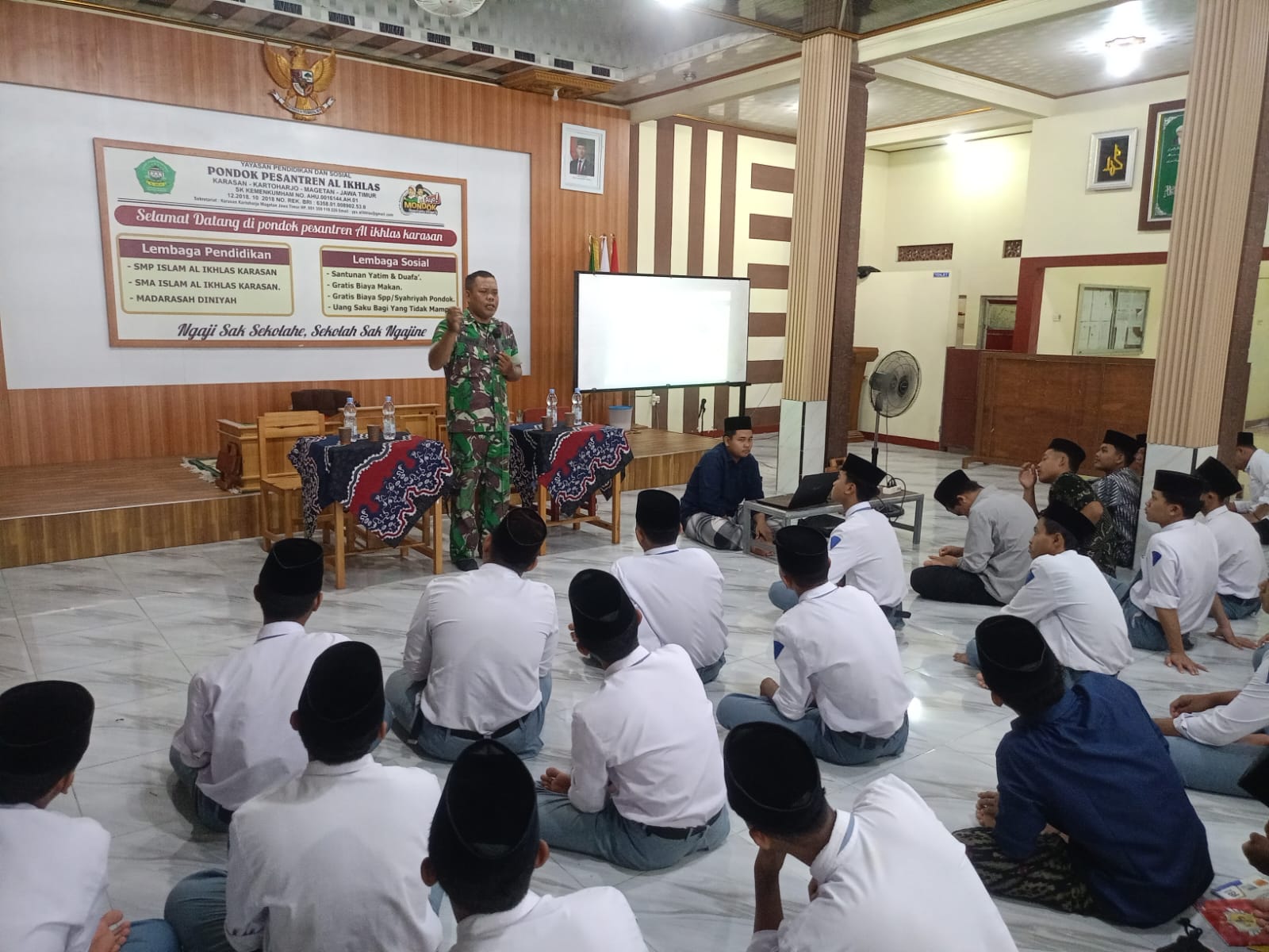 Menanamkan Benih Sapta Marga Di Ladang Ilmu Agama Babinsa Koramil 0804/08 Barat Lakukan Sosialisasi Rekrutmen TNI AD