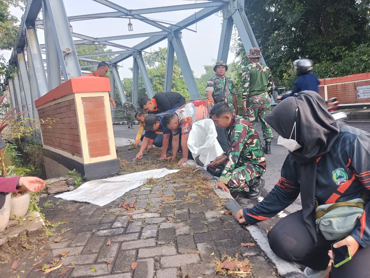 Kodim 0804/Magetan Terjunkan Personel Sukseskan Gerakan Indonesia Asri